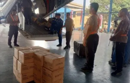 Polri Terbangkan Tenda dan Pangan Cepat Saji untuk Korban Gempa NTT dari Pondok Cabe