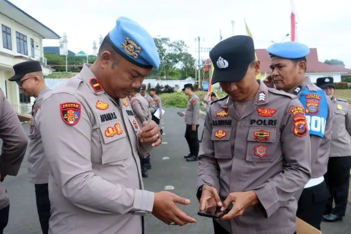 Sapu Bersih Judi Online, Propam Polres Tapsel Razia Ponsel Anggota